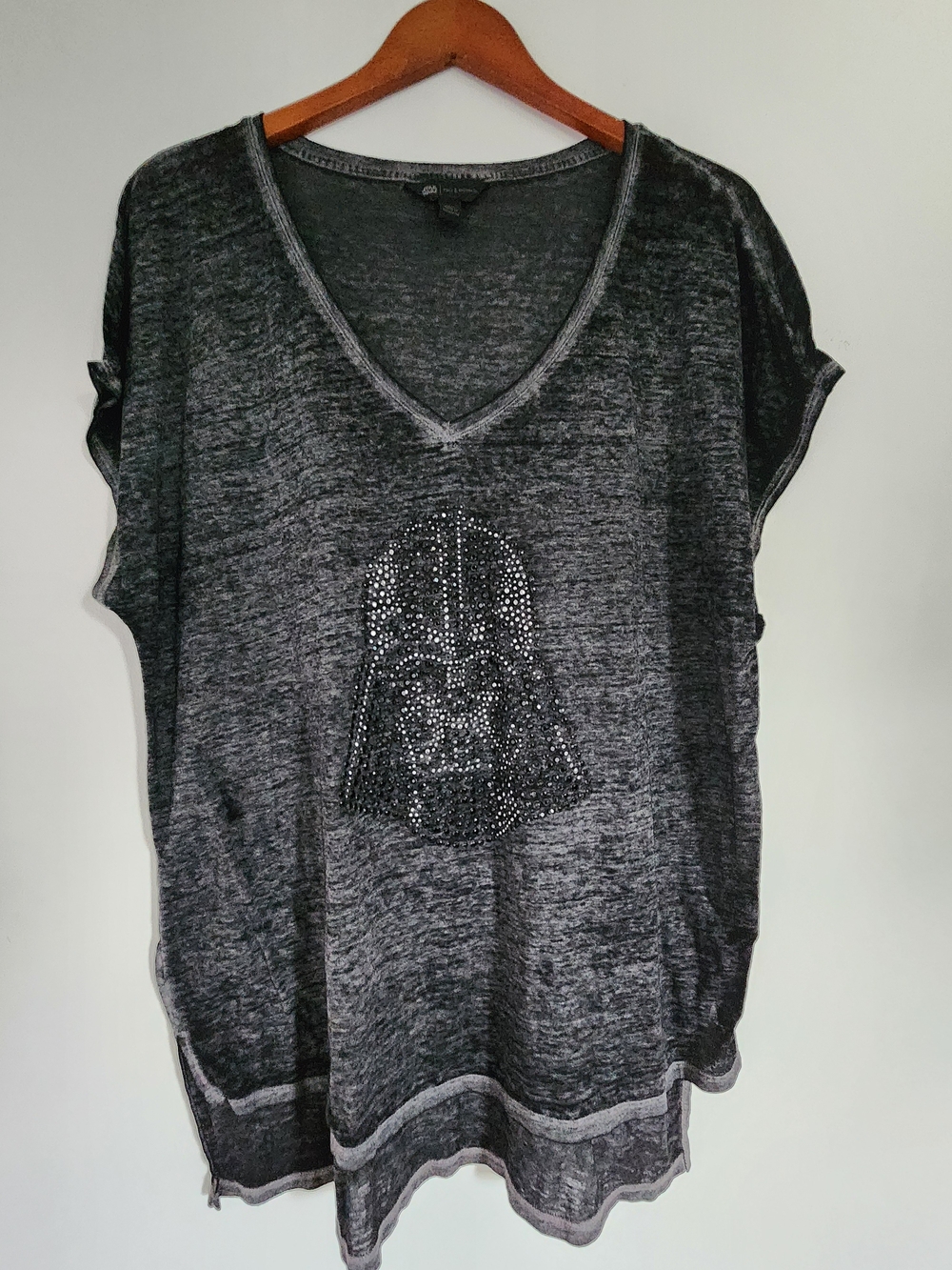 Rock & Republic/Star Wars Black V-Neck Short Sleeve Shirt - Women's XL